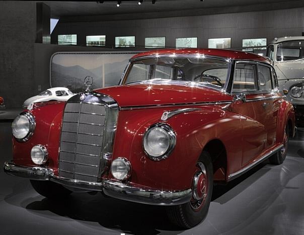 Mercedes-Benz Museum - Mythos 4: Wunderjahre - Form und Vielfalt, 1945 bis 1960